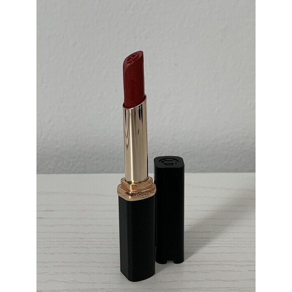 Loreal Color Riche Voluminous Matte Lipstick, #203 Le Rouge Avant-Garde *NEW* - Picture 9 of 10